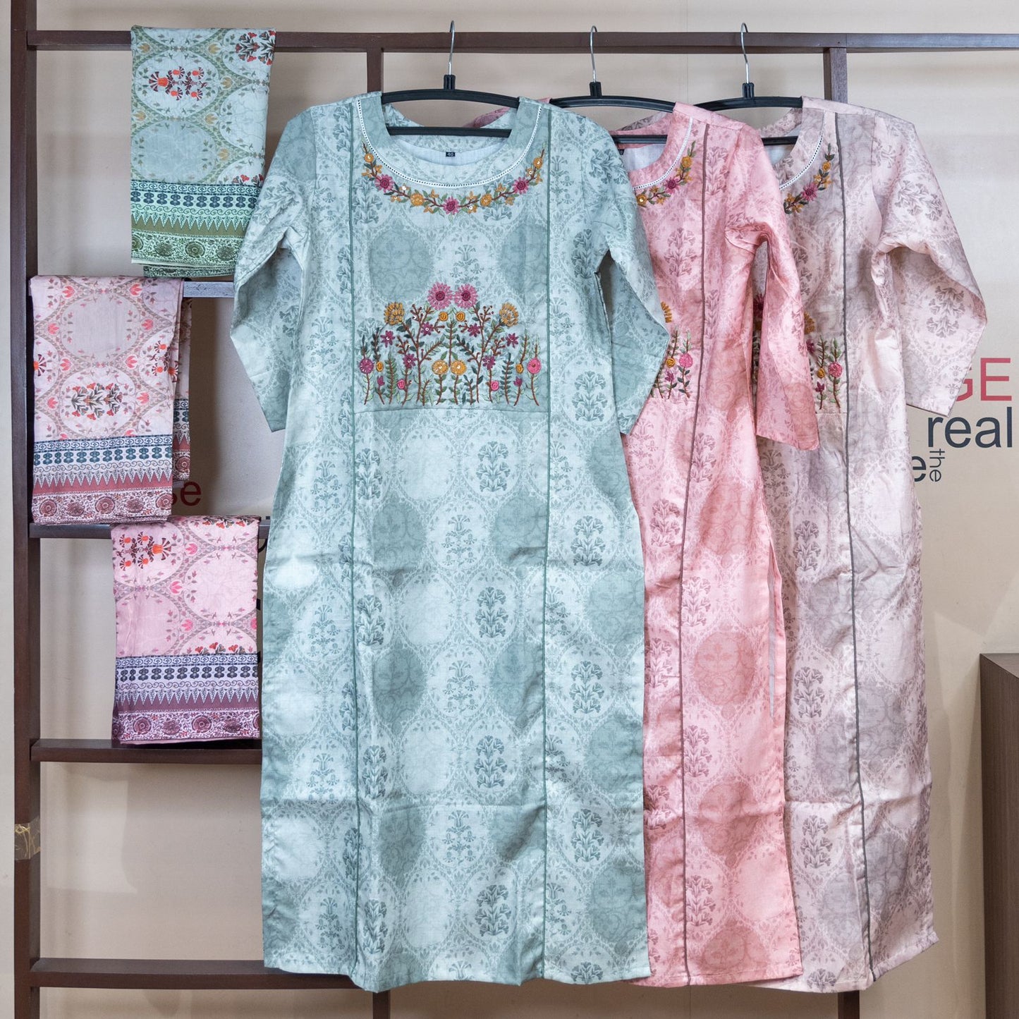 Digital Print Linen kurta with Digital Print Dupatta.